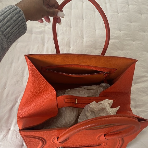 Excellent condition… Only wore this 5 times. Classic Céline - Picture 2 of 4